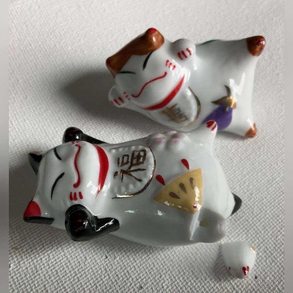 Nekka Dorakudo Ceramic Lucky Cat Figurines and chopstick rest/collectables